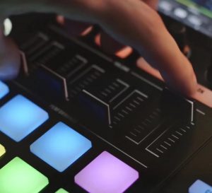 نحوه ی كار با رمیكس دک كنترلر Traktor S8