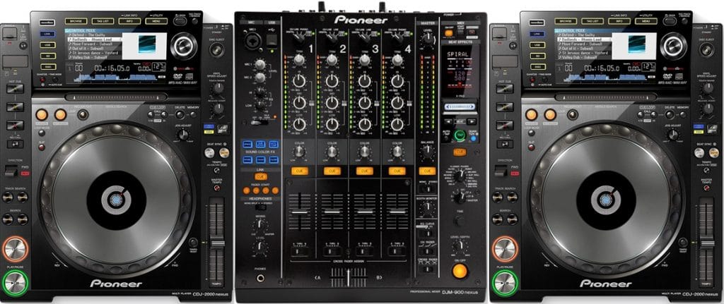 Pioneer DJ setup (2 x CDJ2000NXS + 1 x DJM900NXS)
